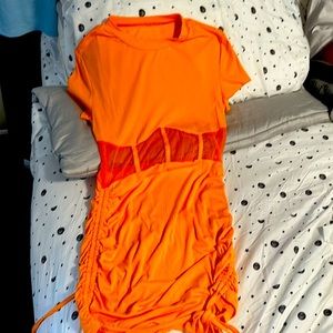 Scrunchy dress with sheer